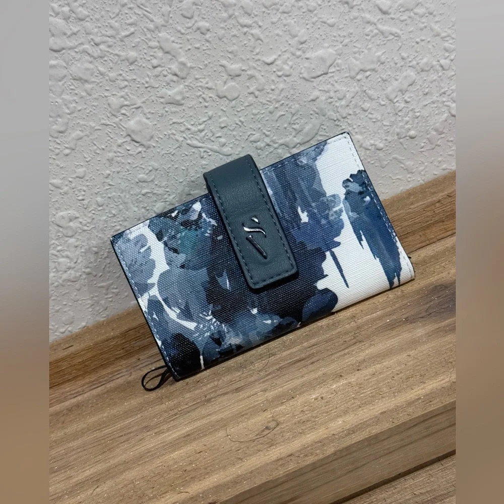 Simply Vera Vera Wang wallet - Picture 3 of 5